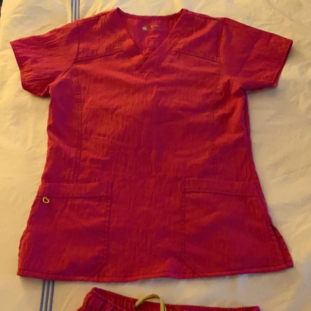 Wonder wink pink scrub set, shirt and cargo pants